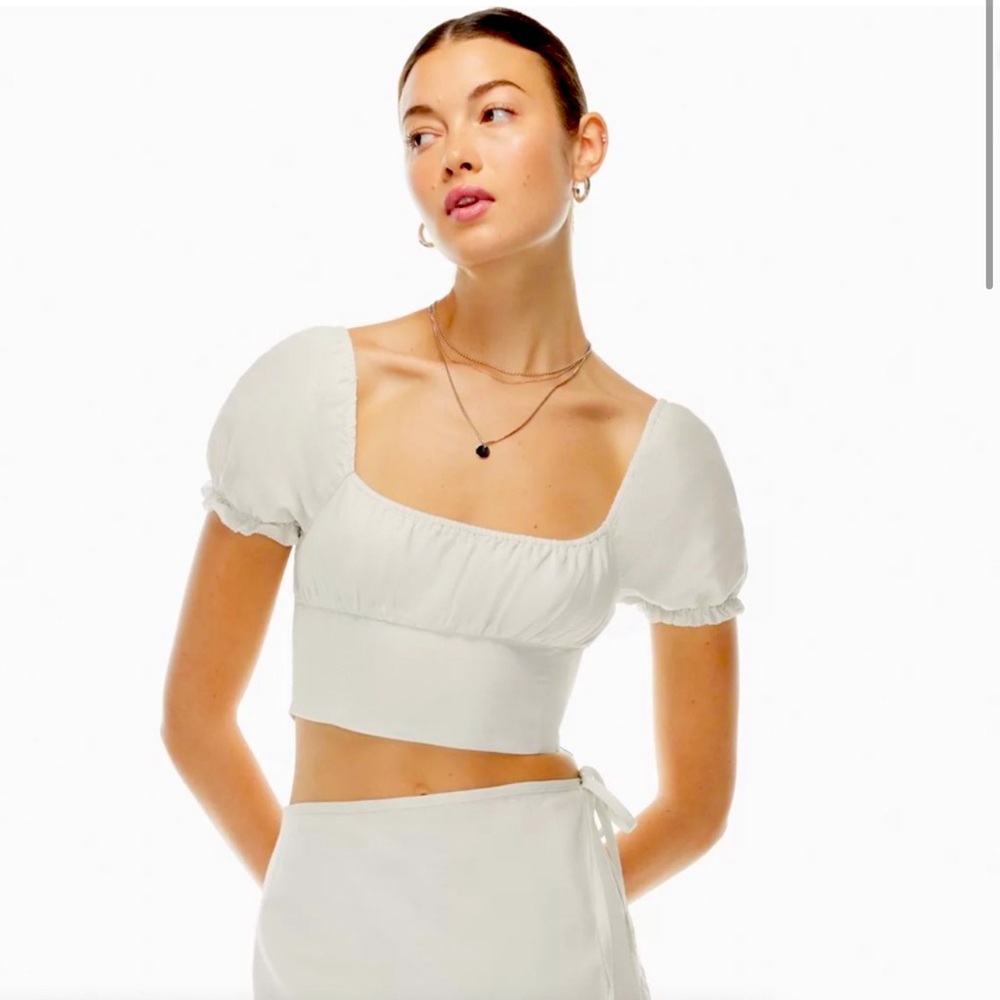 Aritzia Aviva blouse size Medium NWOT